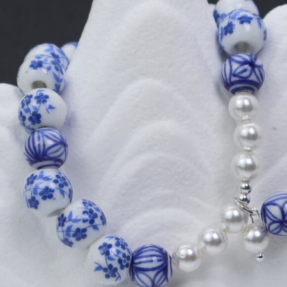 Elegant Hand-Drawing Ceramic Bead and Pearl Stretch Bracelet - Picture 1 of 9